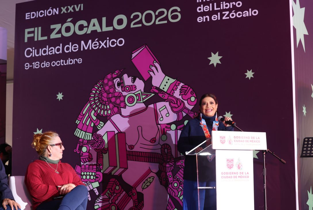 Clara Brugada inaugura la XXVI Feria Internacional del Libro en el Zócalo de la Ciudad de México el 9 de octubre de 2026.